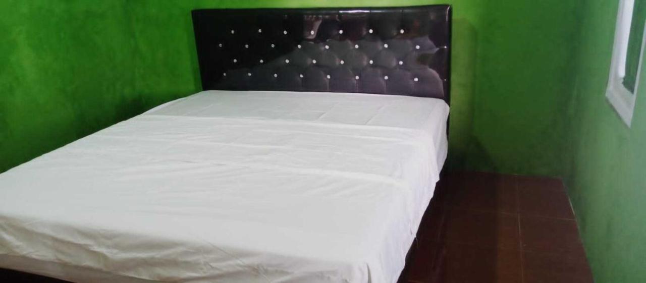 Express O 91843 Bbs Villa Ciater Bandung Esterno foto