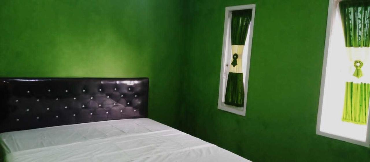 Express O 91843 Bbs Villa Ciater Bandung Esterno foto